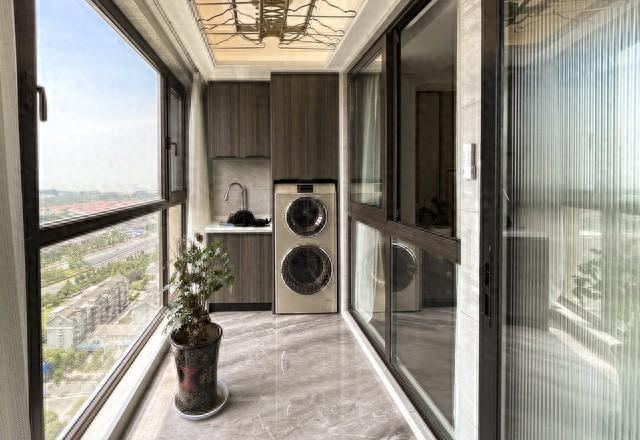 2023阳台装修神操作:封一半留一半,初看懵懂,入住后惊叹太聪明! 2023阳台装修神操作:封一半留一半,初看懵懂,入住后惊叹太聪明!