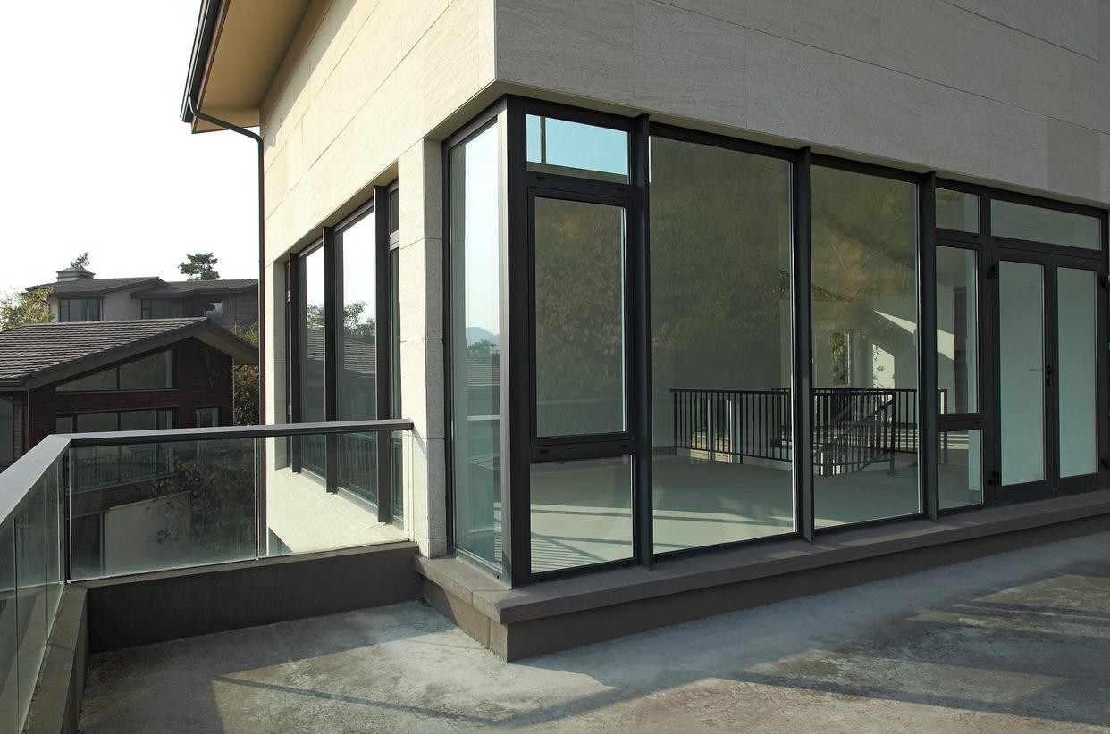 揭秘小区废旧门窗回收：日赚千元，低投入高回报的冷门创业秘籍！