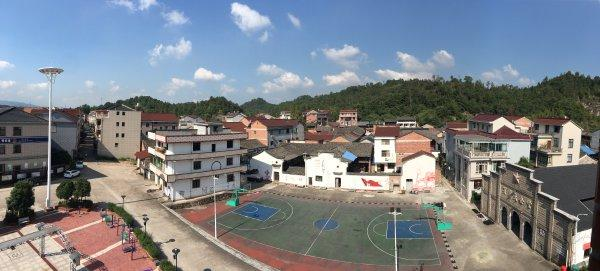 东阳仿古门窗产业崛起：夏屠村十年蝶变，从贫困村到淘宝村奇迹