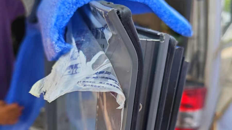 1.7万元定制门窗变“烦心事”？皇派门窗遭遇信任危机，消费者如何避坑？